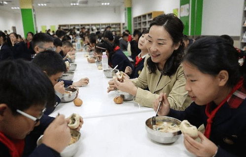 小学课后延时服务为何不供晚餐？家长疑问与对策解析